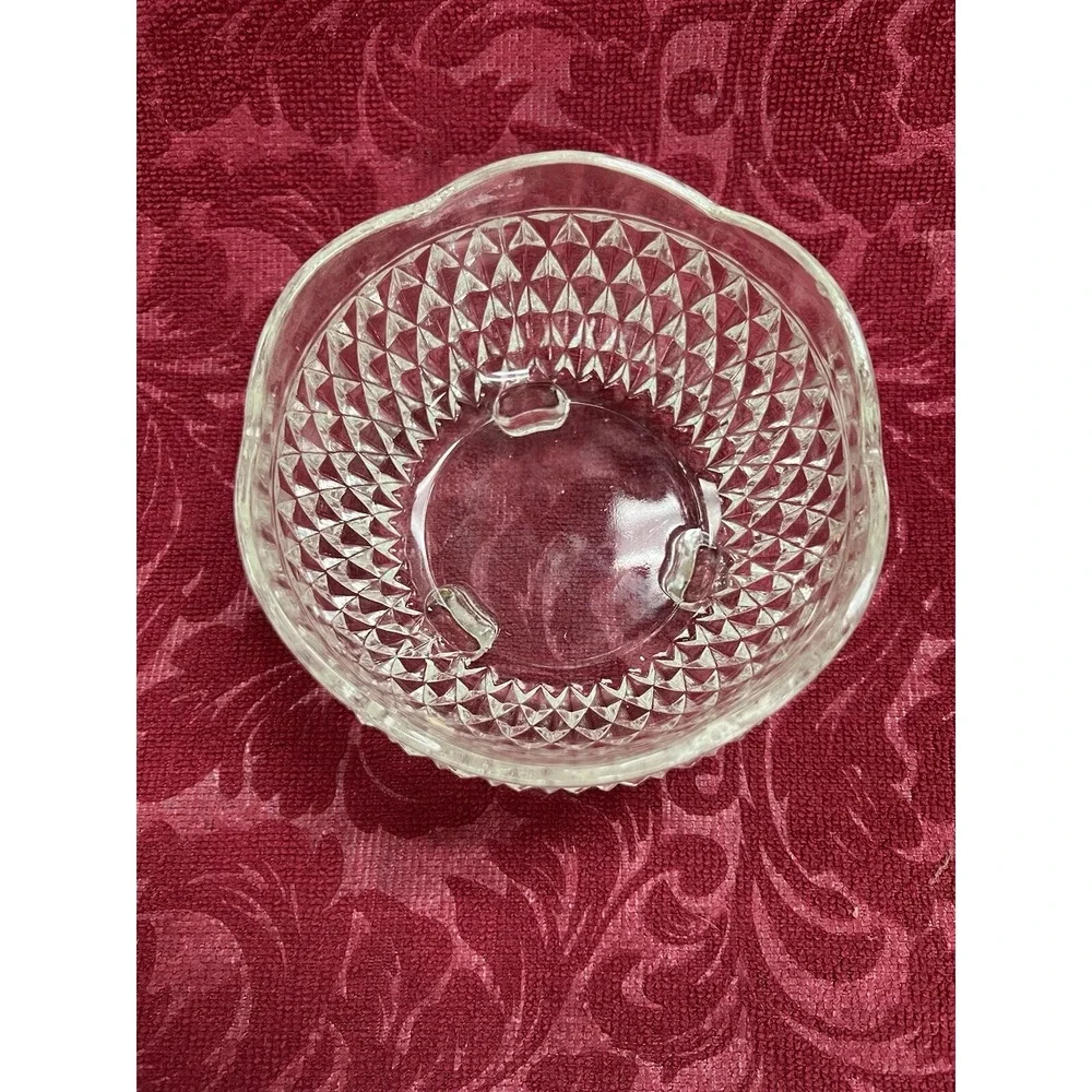 Elegant Crystal Glass Diamond Cut‎ with Scalloped Edge Nut or Candy Bowl (938)